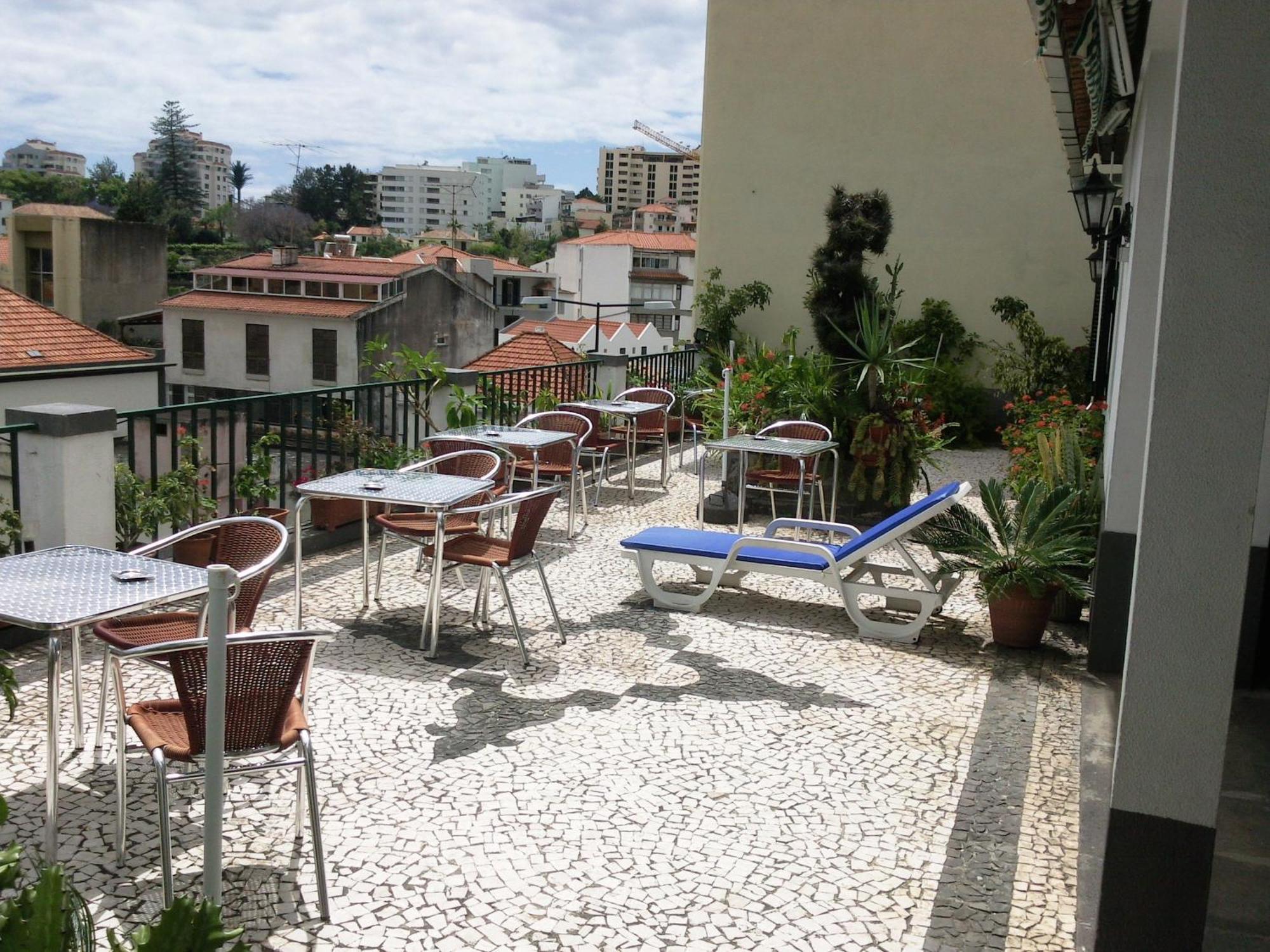 Pensao Residencial Vila Teresinha Фуншал Екстериор снимка